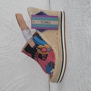 Toms wedge sandal, new!